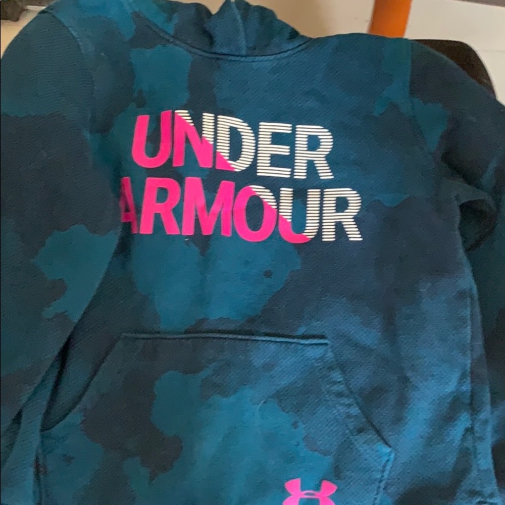Under armour sweatshirt